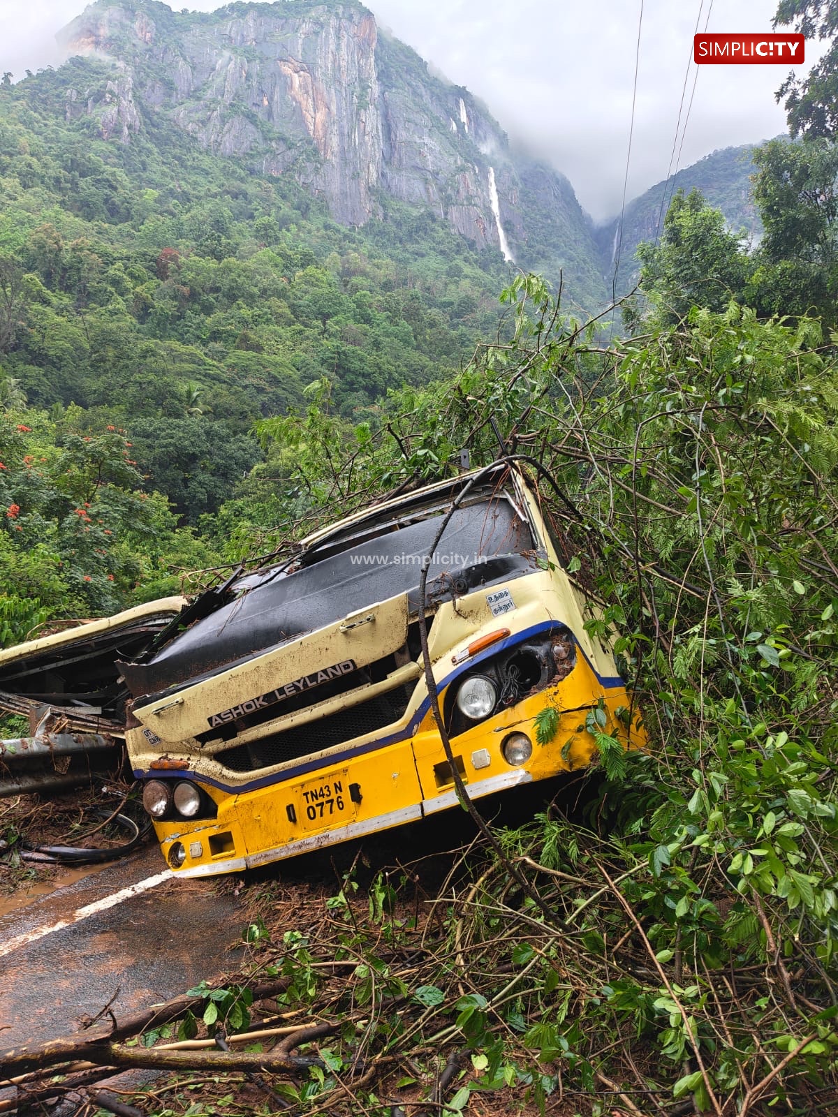Travel Alert: Vehicle Movement to Nilgiris and Valparai Restricted from 6 PM to 7 AM Amid Heavy Rain Alert and Landslides