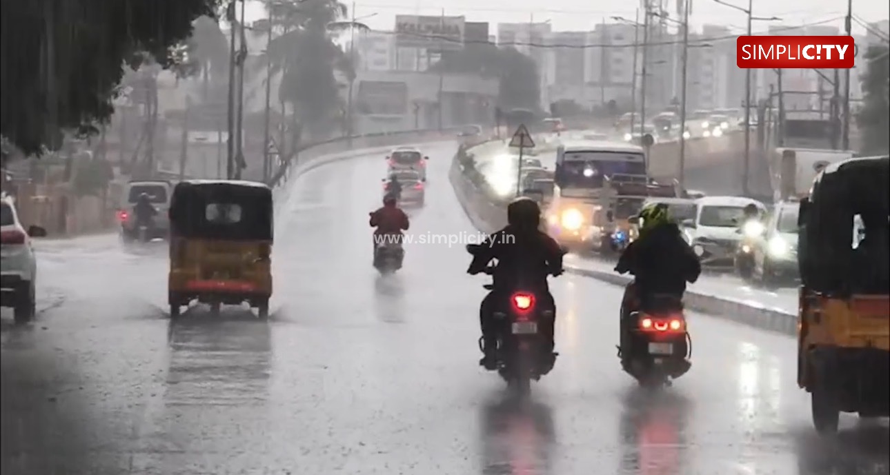 Heavy Rain Lashes Coimbatore Outskirts; Traffic Disrupted on Mettupalayam Road Stretch