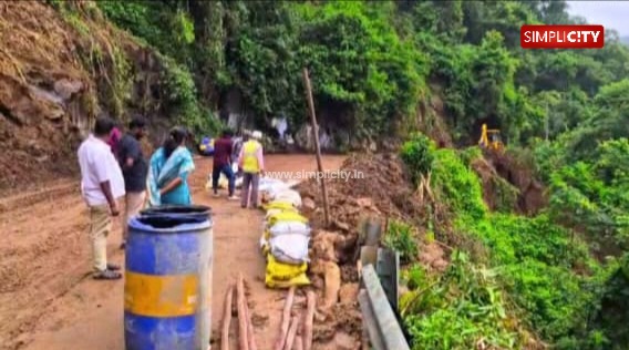 குன்னூர் - பர்லியார் சாலையில் நிலச்சரிவு சீரமைப்பு பணி: கல்லார் சோதனைச் சாவடியில் வாகனங்களுக்குத் தடை
