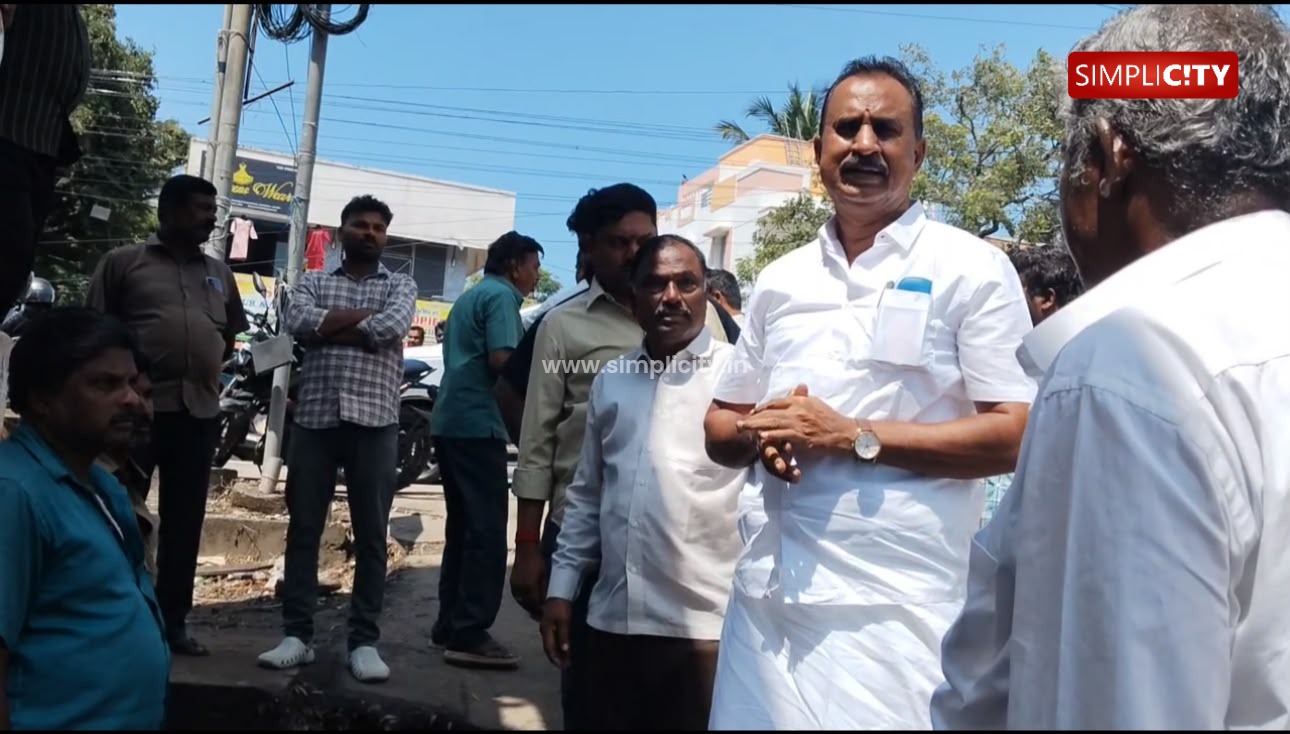 கோவை குனியமுத்தூர் இ.பி.காலணியில் மழைப்பாதிப்பு: எஸ்.பி.வேலுமணி நேரில் ஆய்வு