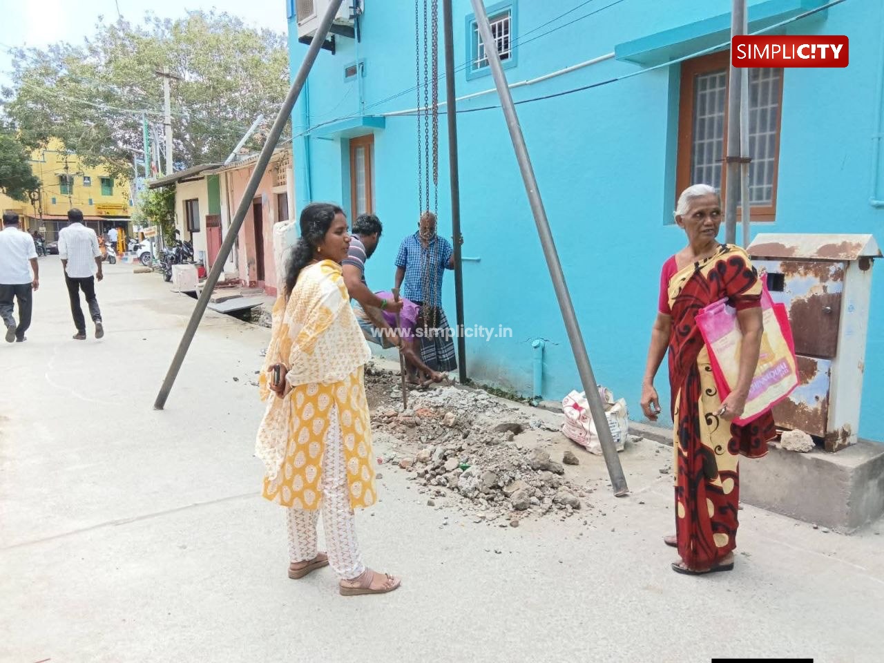 Coimbatore: Councillor Inspects Repair of Damaged Borewell Motor in Peelamedu