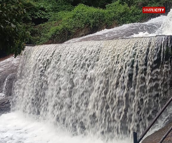 Tourist Alert: Flash Floods Force Closure of Kovai Kutralam Falls Today