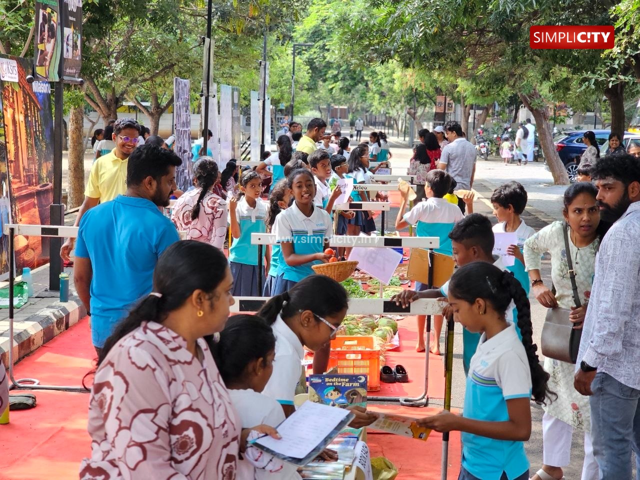 சிறுவர் சந்தை நிகழ்ச்சி: கோவை Ksirs பள்ளியில் நடைபெற்ற சிறுவர் சந்தை நிகழ்ச்சியில் பள்ளி மாணவர்கள் பங்குபெற்று காய், கீரை வகைகளை விற்பனை செய்து உற்சாகத்துடன் பங்கேற்றனர். — image 3