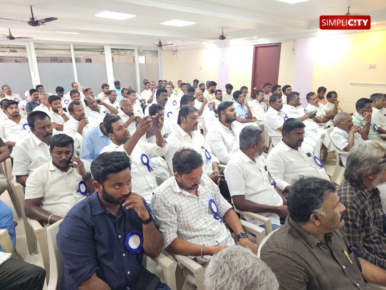 கலந்தாய்வு கூட்டம்: பல்வேறு கோரிக்கைகளை வலியுறுத்தி கோவை மாவட்ட அனைத்து ஊராட்சி ஒன்றிய ஒப்பந்ததாரர்கள் நல சங்கம் சார்பில் ரயில் நிலையம் அருகிலுள்ள RHR ஹோட்டலில் கலந்தாய்வு கூட்டம் நடைபெற்றது. — image 3