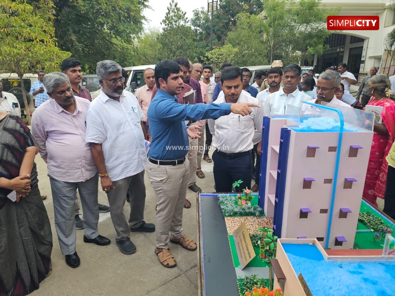 Ahead of the northeast monsoon, the Coimbatore District Collector launched a vehicle awareness campaign on rainwater harvesting in Coimbatore. — image 5