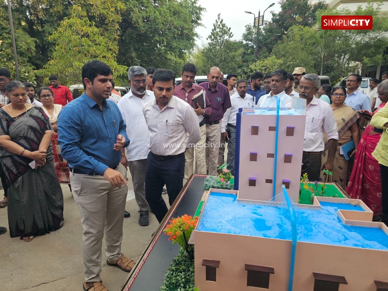 Ahead of the northeast monsoon, the Coimbatore District Collector launched a vehicle awareness campaign on rainwater harvesting in Coimbatore. — image 4