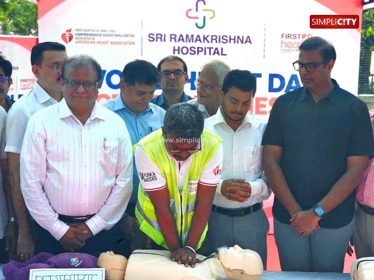 On the occasion of World Heart Day, Sri Ramakrishna Hospital organized an awareness event on heart health at Race Course. — image 6